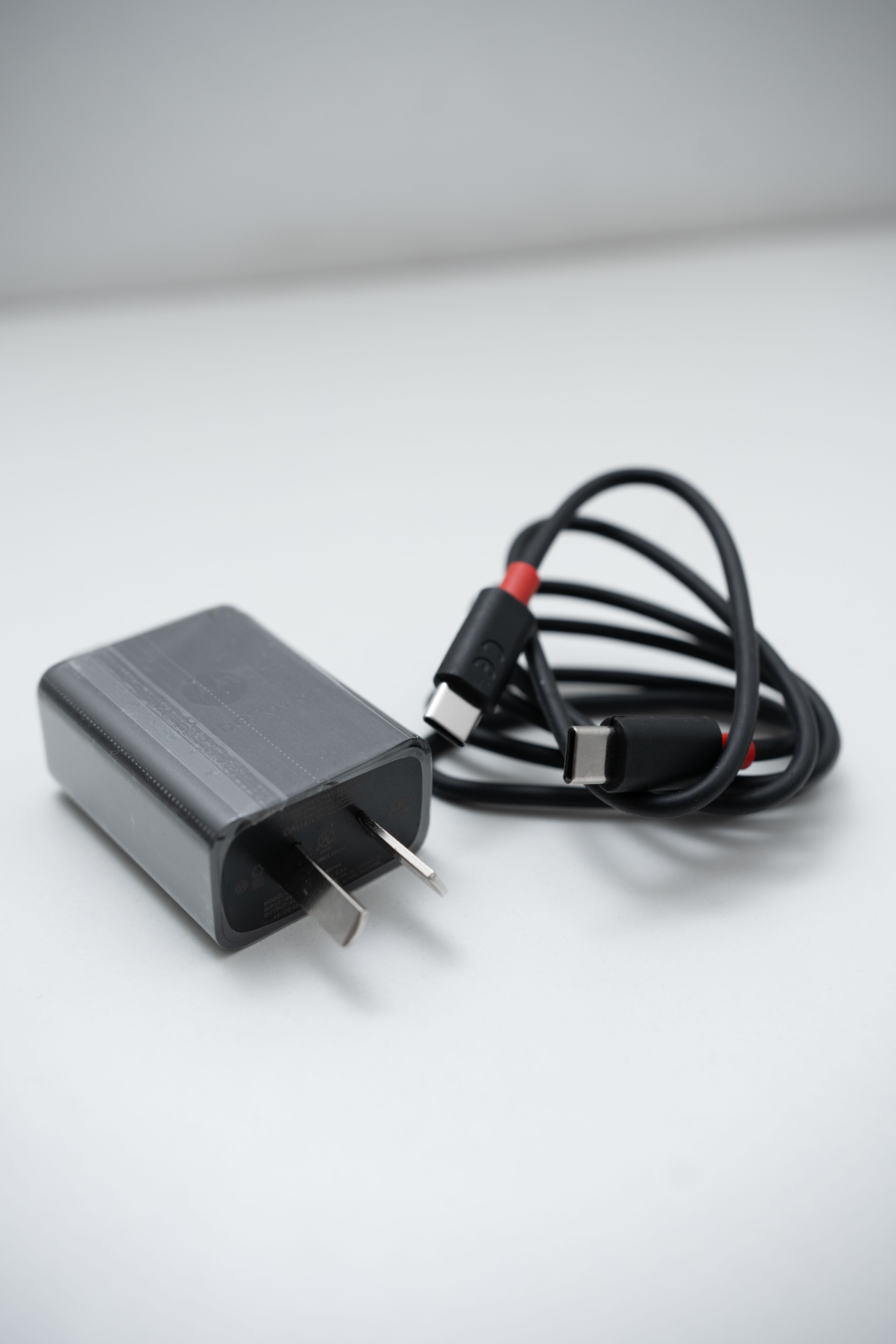 Cargador Motorola 30w completo con cable USB-C.