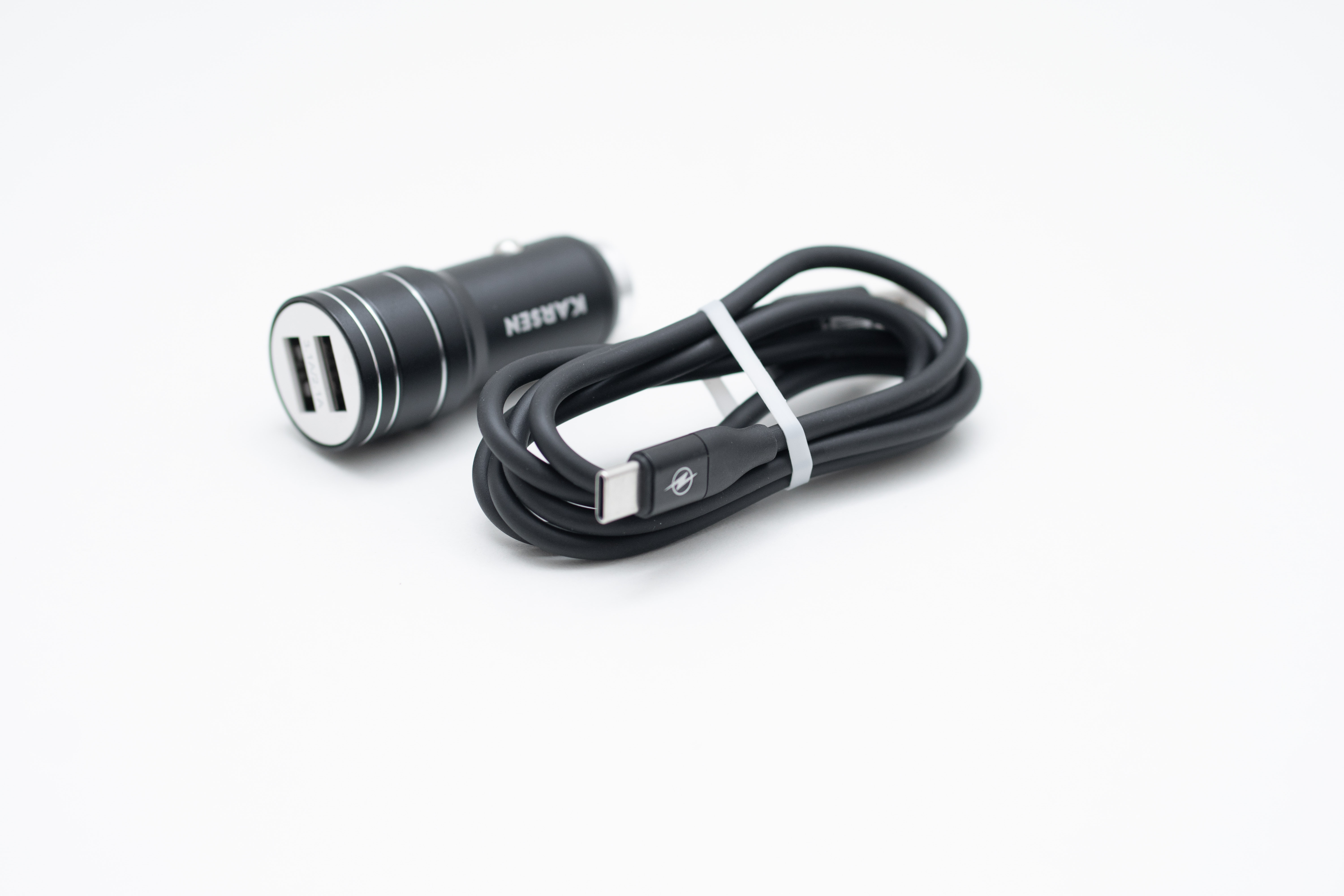 Cargador De Auto Karsen 12v con cable USB-C.