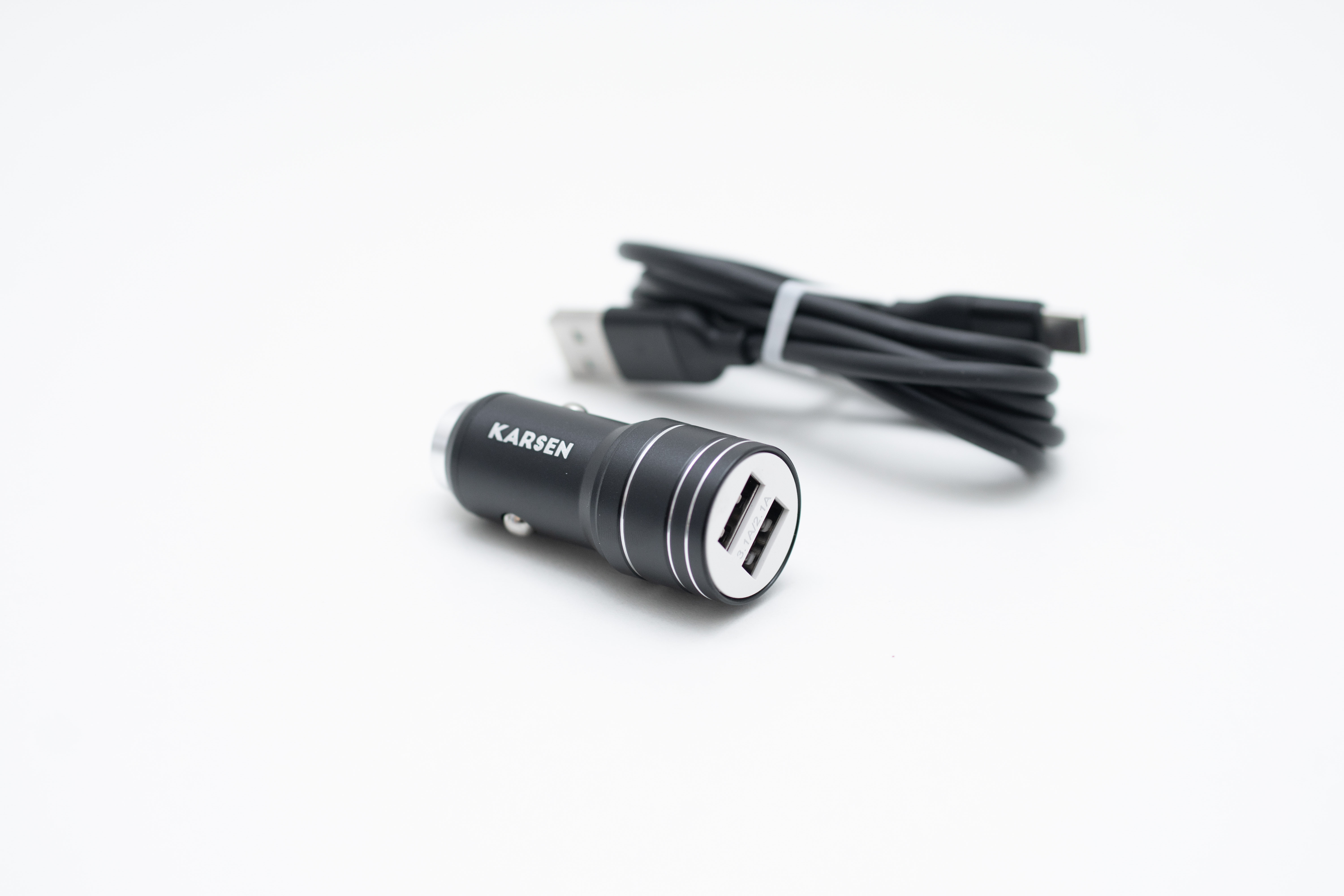 Cargador De Auto Karsen 12v con cable USB-C.