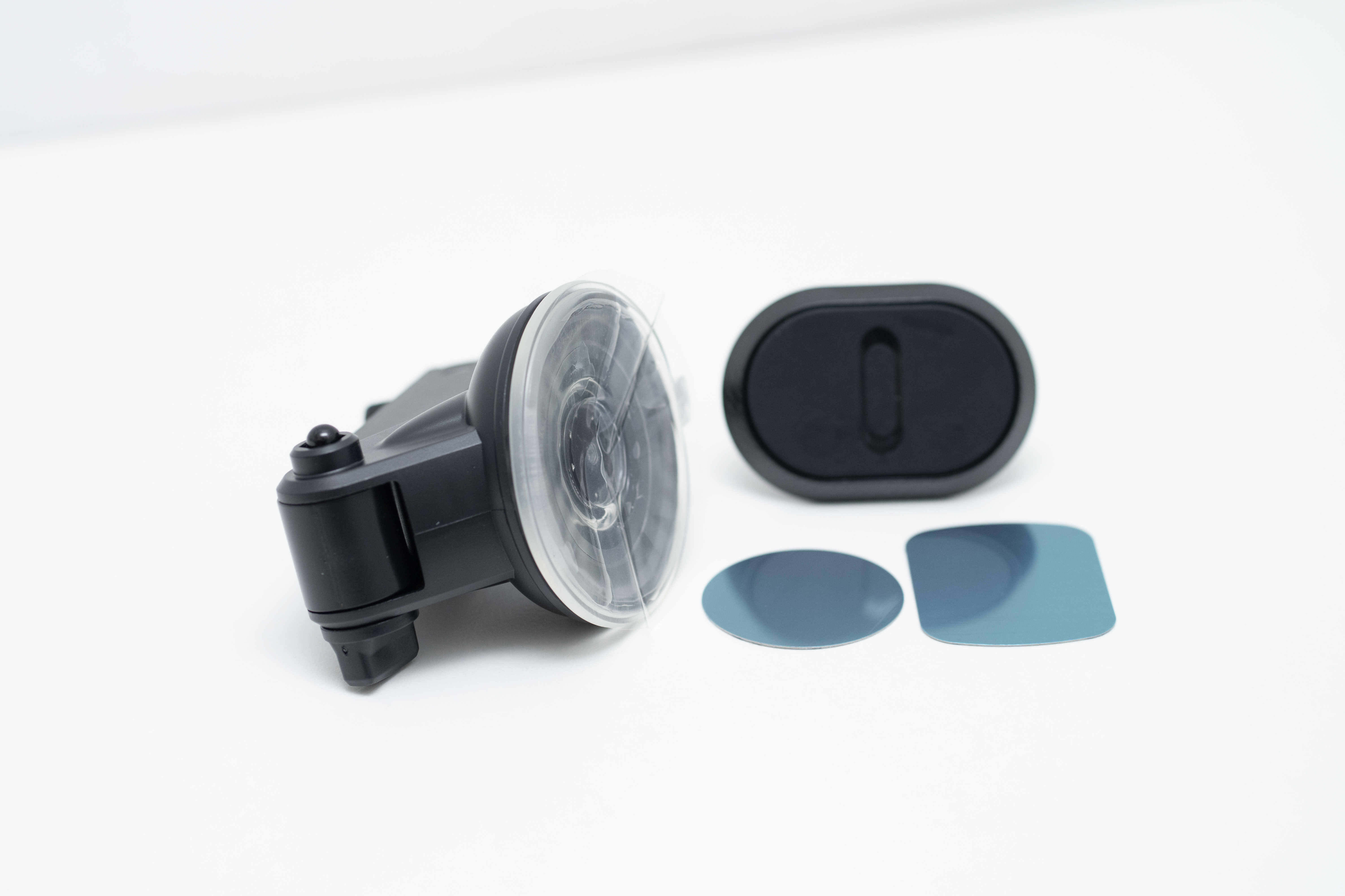 Soporte con brazo y sopapa magnético para auto.